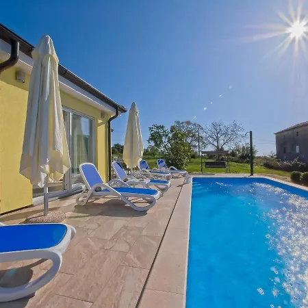 Ketrin Vila Tinjan